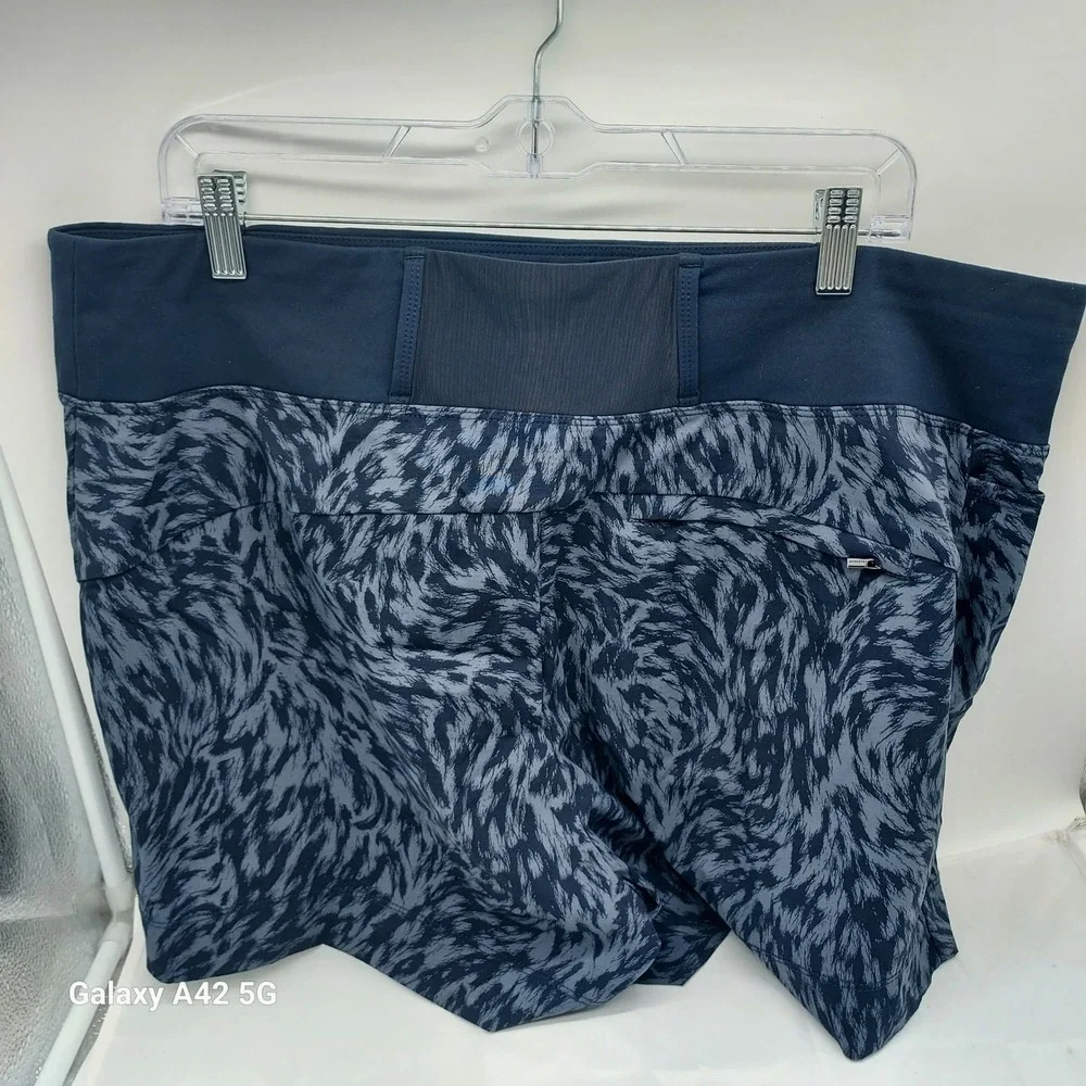 Athleta Trekkie North Printed Short Navy Blue Grey‎ Abstract Hiking 18 657667-00